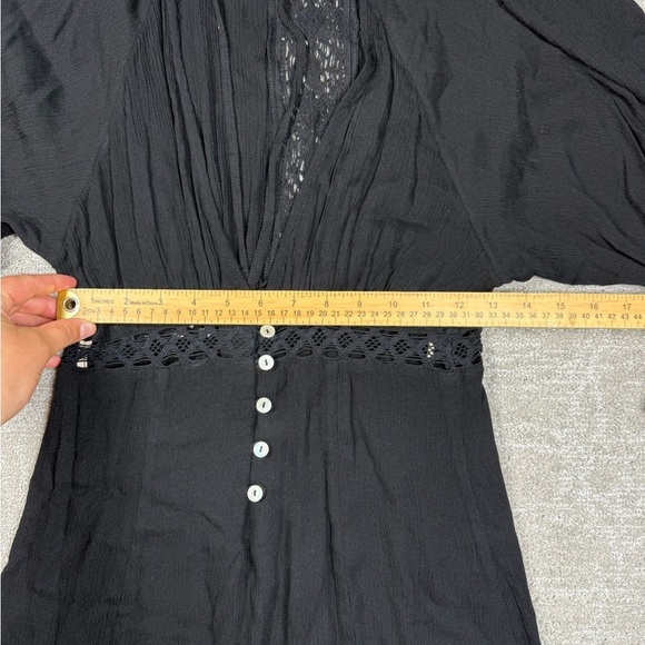 Free People Black Bell Sleeve Boho Open Back Button Down Lagnelook Dress Sz XS - Picture 3 of 6